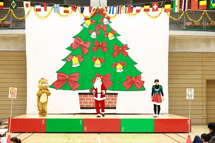 サンタさんと親子運動会の様子