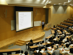 写真：講演会の様子