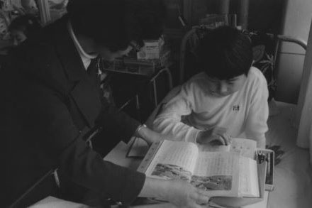武蔵野赤十字病院内に病気で通学できない子どものため「いとすぎ学級」を開設（1973年）