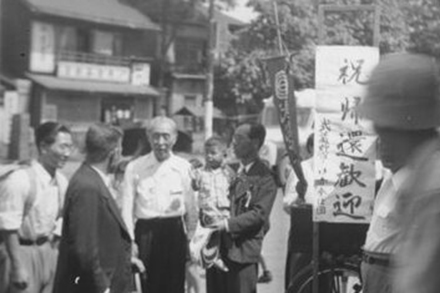 第6次中共地区帰還者を武蔵境駅に迎えて（1953年）