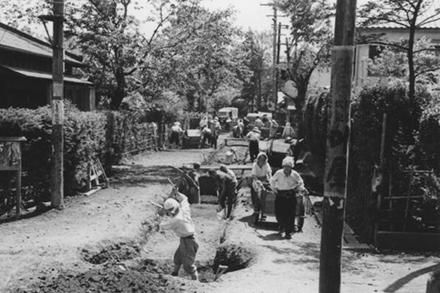 本宿小学校北側道路の下水道幹線工事（1955年）