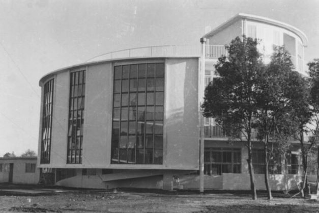 武蔵野・三鷹地区保健衛生が造った武蔵野赤十字病院の伝染病棟（1955年）