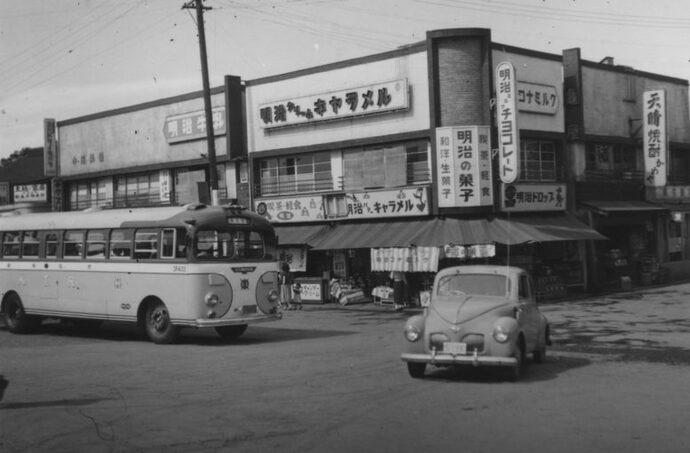 写真：1953年の武蔵境駅北口の様子