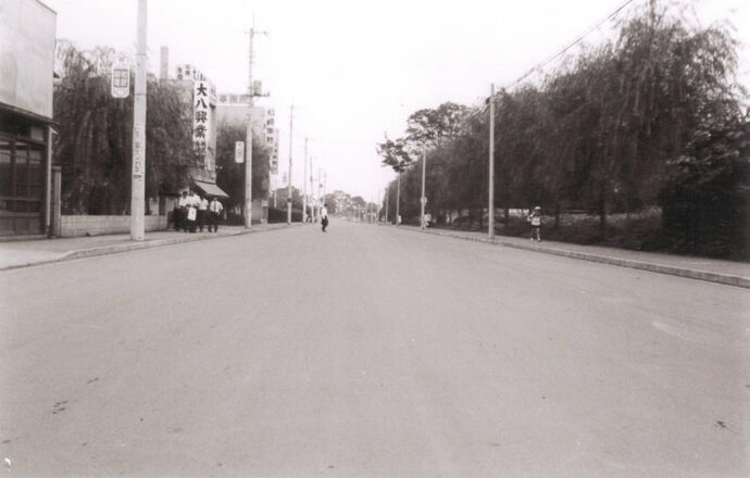 写真：道幅の広い道路