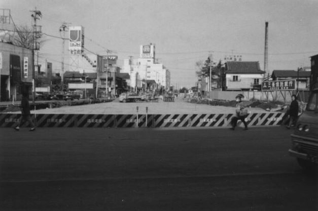 吉祥寺大通りの造成工事（駅前から北を望む）（1971年）