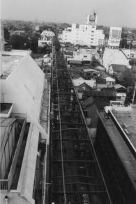 吉祥寺北口サンロードのアーケードの工事（1971年）