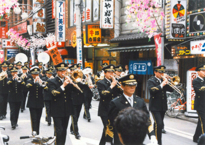 写真：警察音楽隊パレード