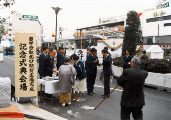 写真：記念式典会場受付の様子