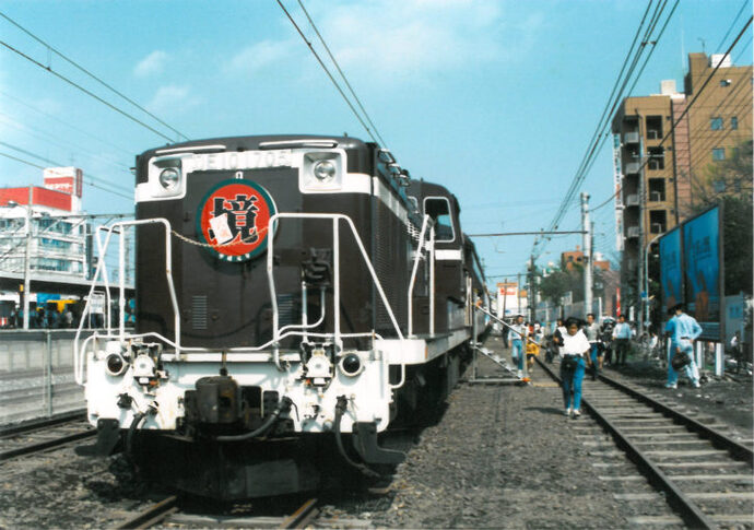 写真：黒い列車