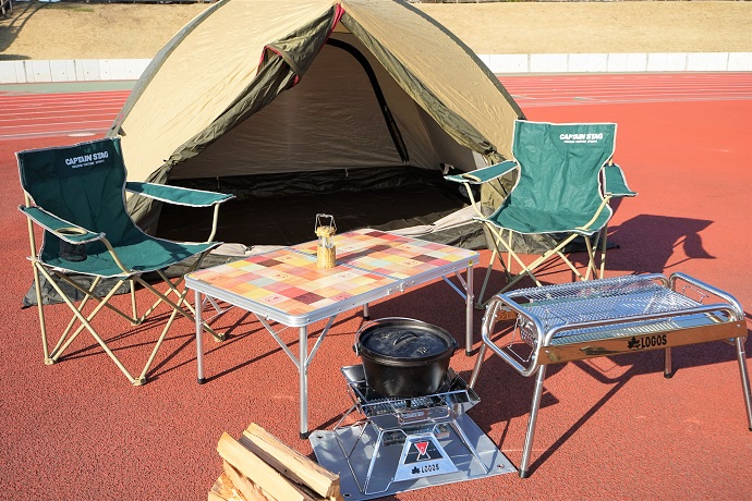 写真：テントやイス、テーブルなどのキャンプ用品