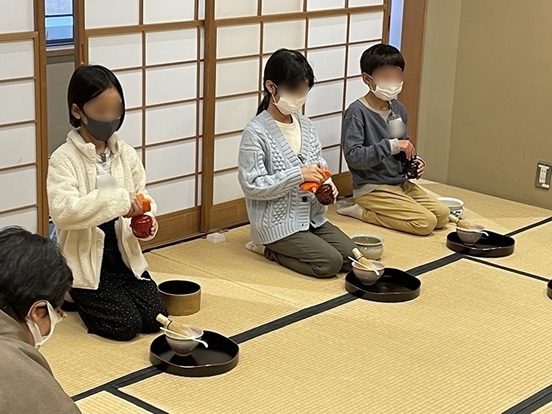 写真：2021年度子ども茶道教室の様子