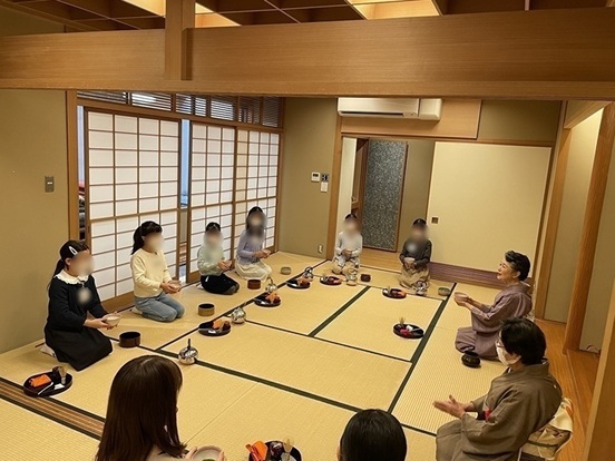 写真：2021年度子ども茶道教室の様子