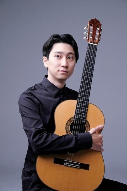 写真:プロギタリスト徳永真一郎