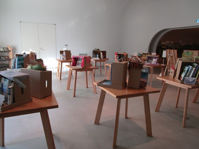 みんなでつくる本棚展