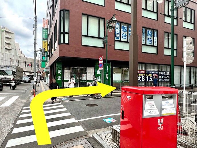 丸井の角、東進ハイスクールの前